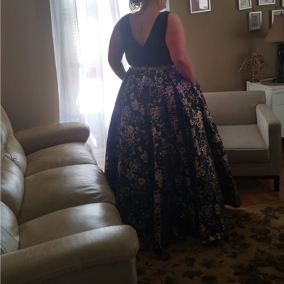 Beautiful plus size prom dress - Picture 2 of 2